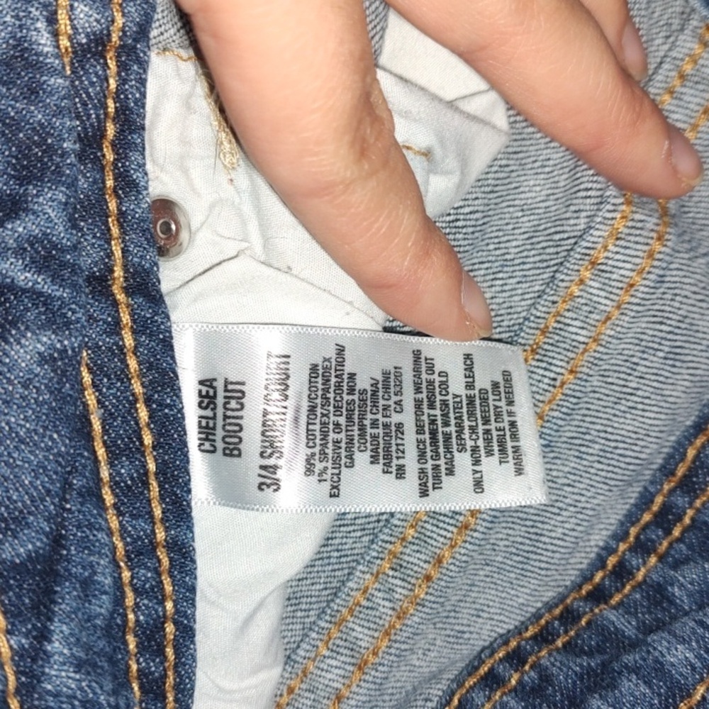 Aeropostale Chelsea Bootcut 3/4 Short Blue Jeans - Picture 5 of 6